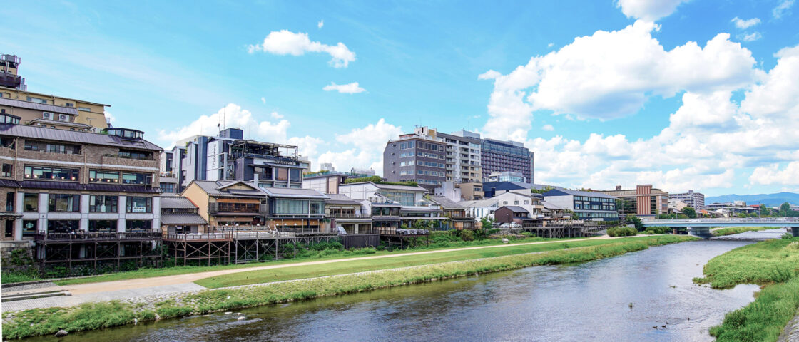 京都・三条大橋から見た鴨川